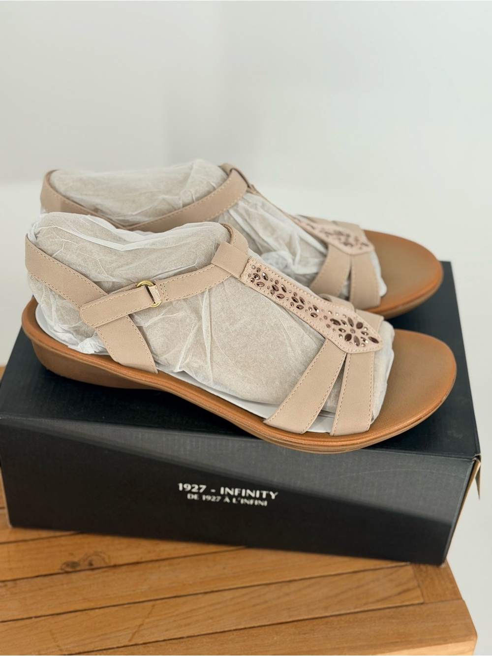 New Naturalizer women’s summer porcelain smoo Sandals size 11M - Picture 2 of 4